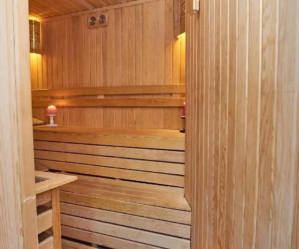 Honey Hotel